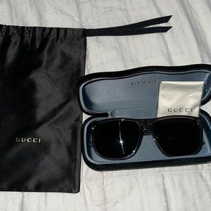 Mens Gucci authentic polarized sunglasses, rarely worn.